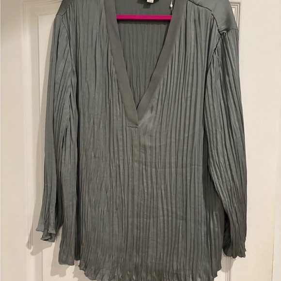 Vince Crushed satin blouse size 1x NWT - Picture 2 of 5